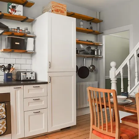 Almond Semesterbostad Holker